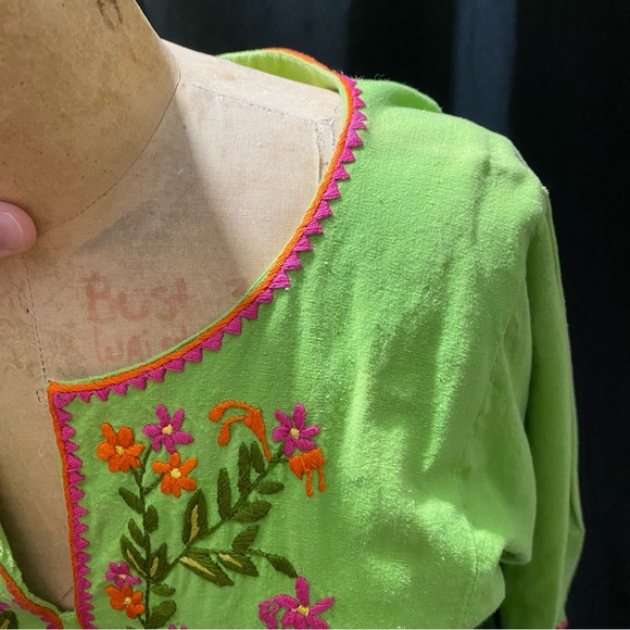 Vintage green Josefa hand embroidered dress made in Mexico - Picture 4 of 15